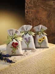 Luvilavant Hediyelik Lavanta Kesesi Tek Renk Kumaşlı Çiçek Desenli Nakışlı %100 Doğal 3 Adet